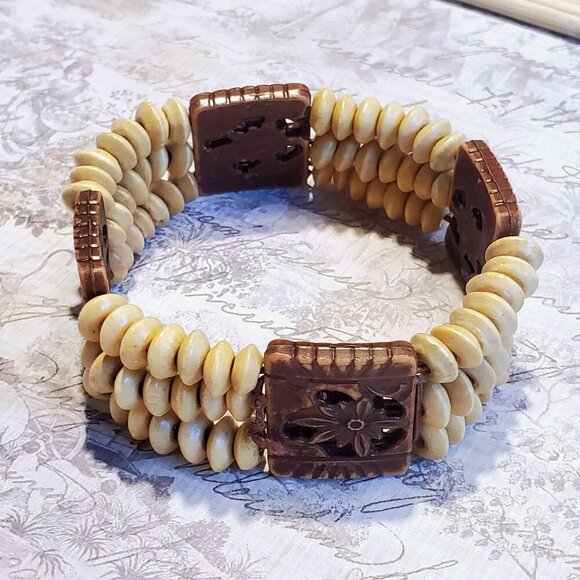 90s Y2K Vintage Boho Tan Brown Wood and Carved Acrylic Beads Stretch Bracelet - Picture 1 of 9